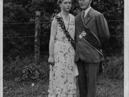 1932